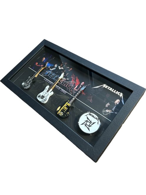 Metallica képkeret hangszerekkel