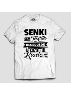   Senki sem tökéletes de a hegedűsök átkozottul közel állnak hozzá férfi póló